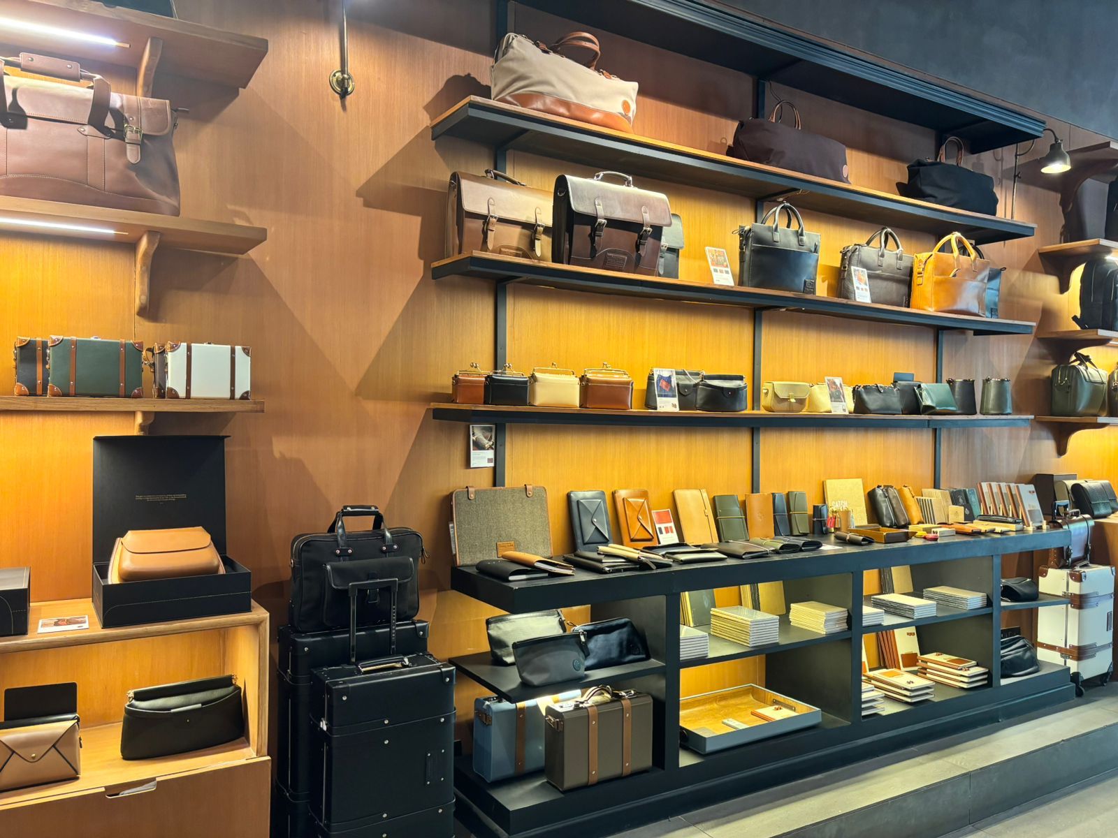 Montbold Gallery